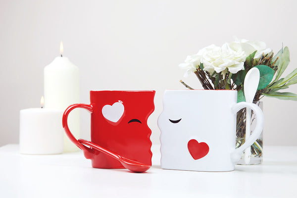 Kissing Mugs Set